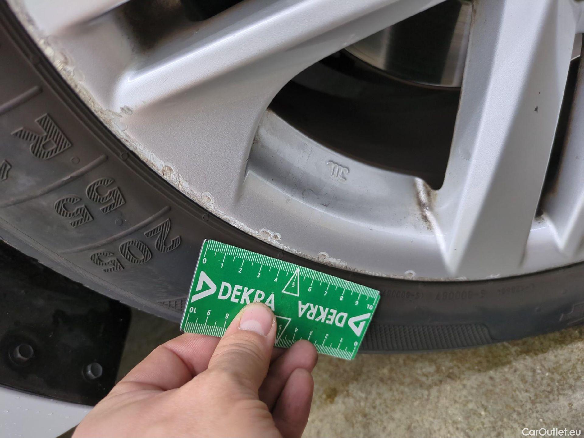  Toyota  Corolla TOYOTA  Touring Sports / 2018 / 5P / Break Hybride 122h Dynamic Business Stage Acad #9