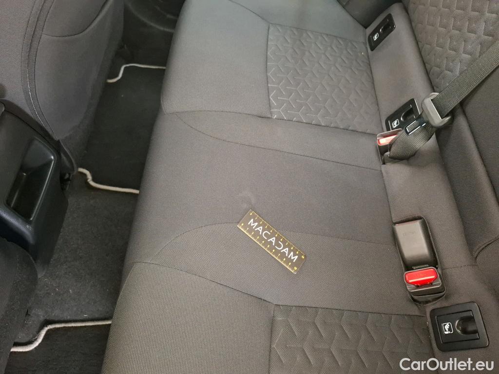  Toyota  Corolla TOYOTA  / 2018 / 5P / Berline Hybride 122h Dynamic Business Stage Acad #38