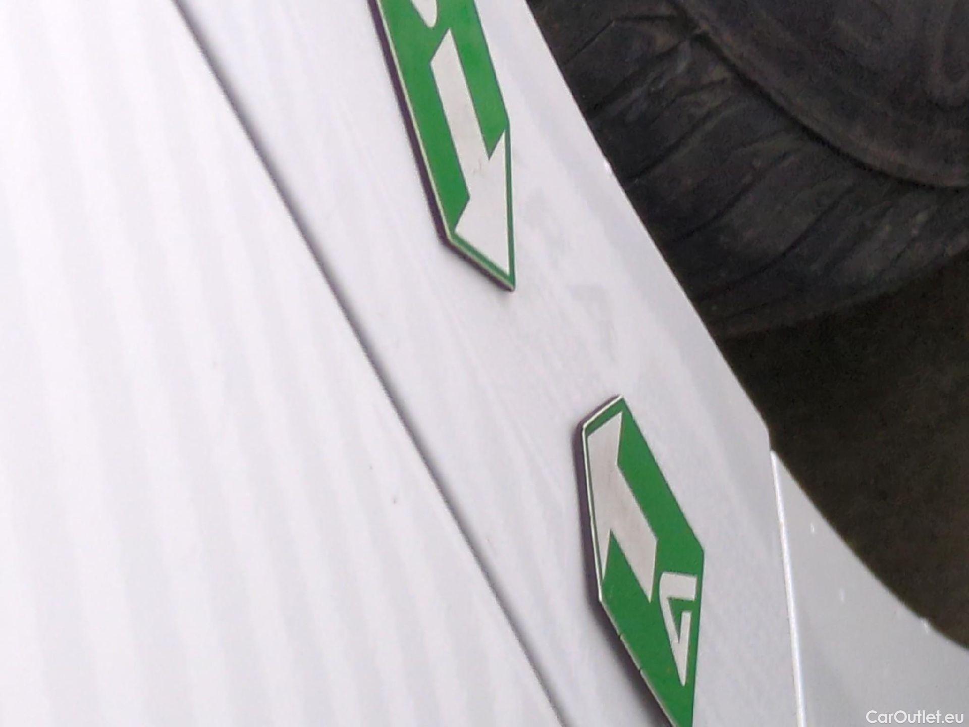  Toyota  Corolla TOYOTA  Touring Sports / 2018 / 5P / Break Hybride 122h Dynamic Business Stage Acad #46