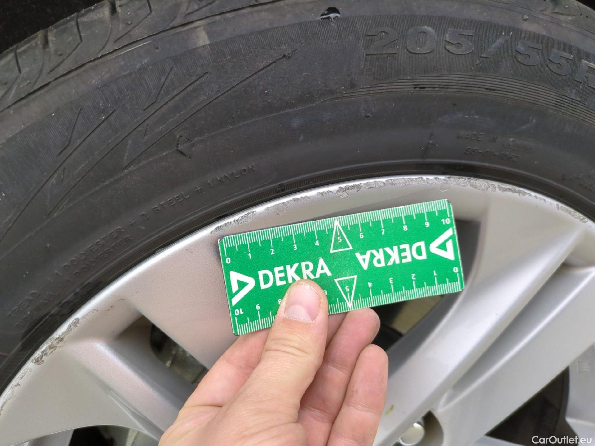  Toyota  Corolla TOYOTA  Touring Sports / 2018 / 5P / Break Hybride 122h Dynamic Business Stage Acad #23