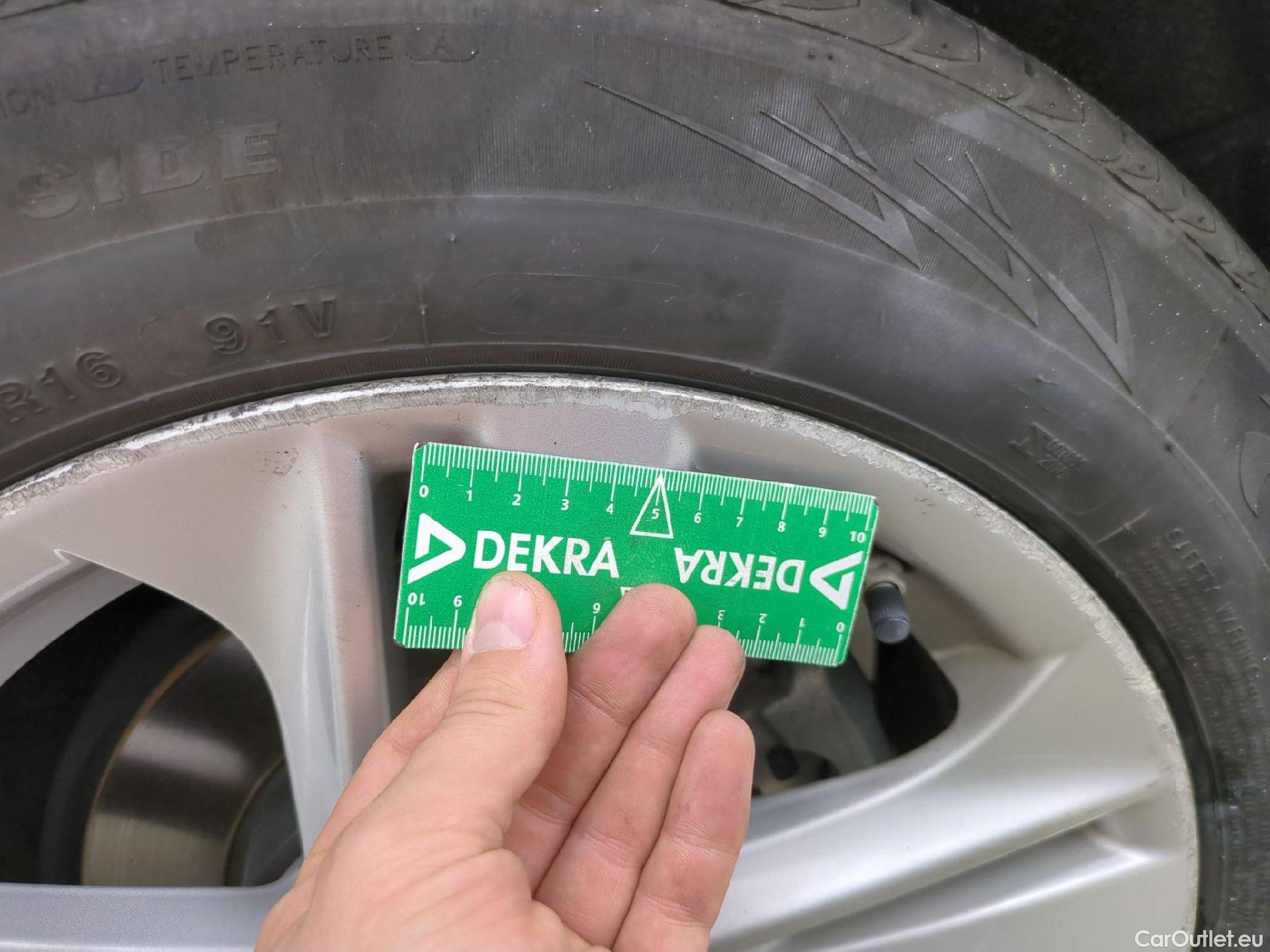  Toyota  Corolla TOYOTA  Touring Sports / 2018 / 5P / Break Hybride 122h Dynamic Business Stage Acad #17