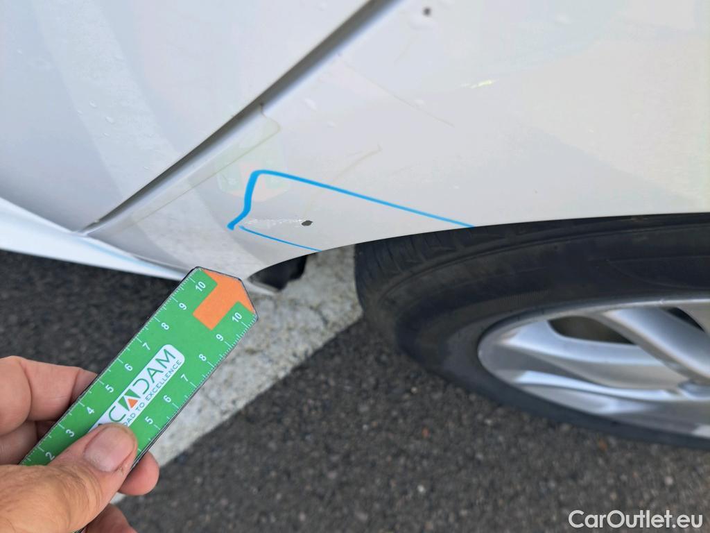  Toyota  Yaris TOYOTA  / 2020 / 5P / berlina con portón 1.5 120H Business Plus #19