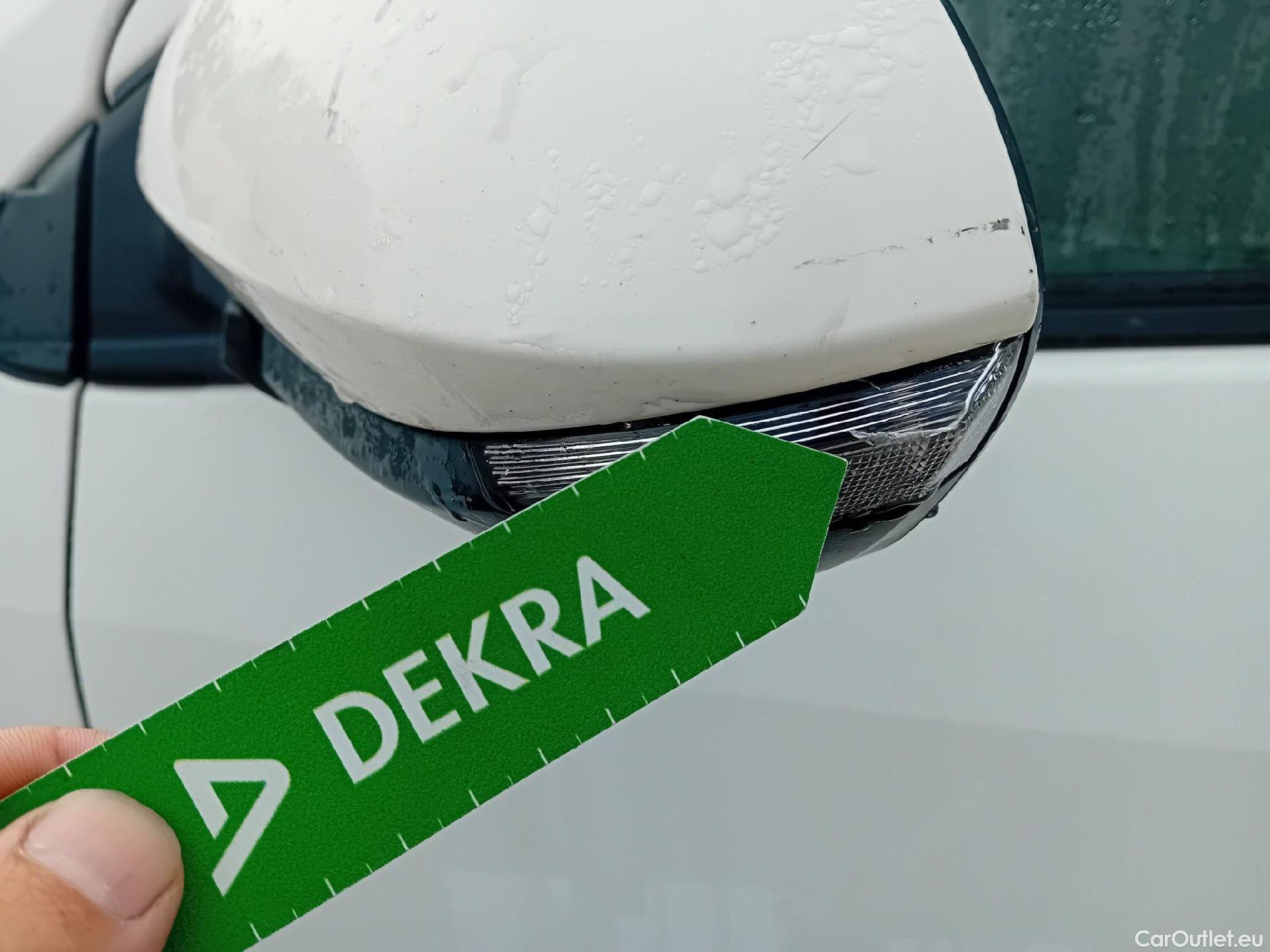  Toyota  Yaris TOYOTA  / 2020 / 5P / berlina con portón 1.5 120H Business Plus #6