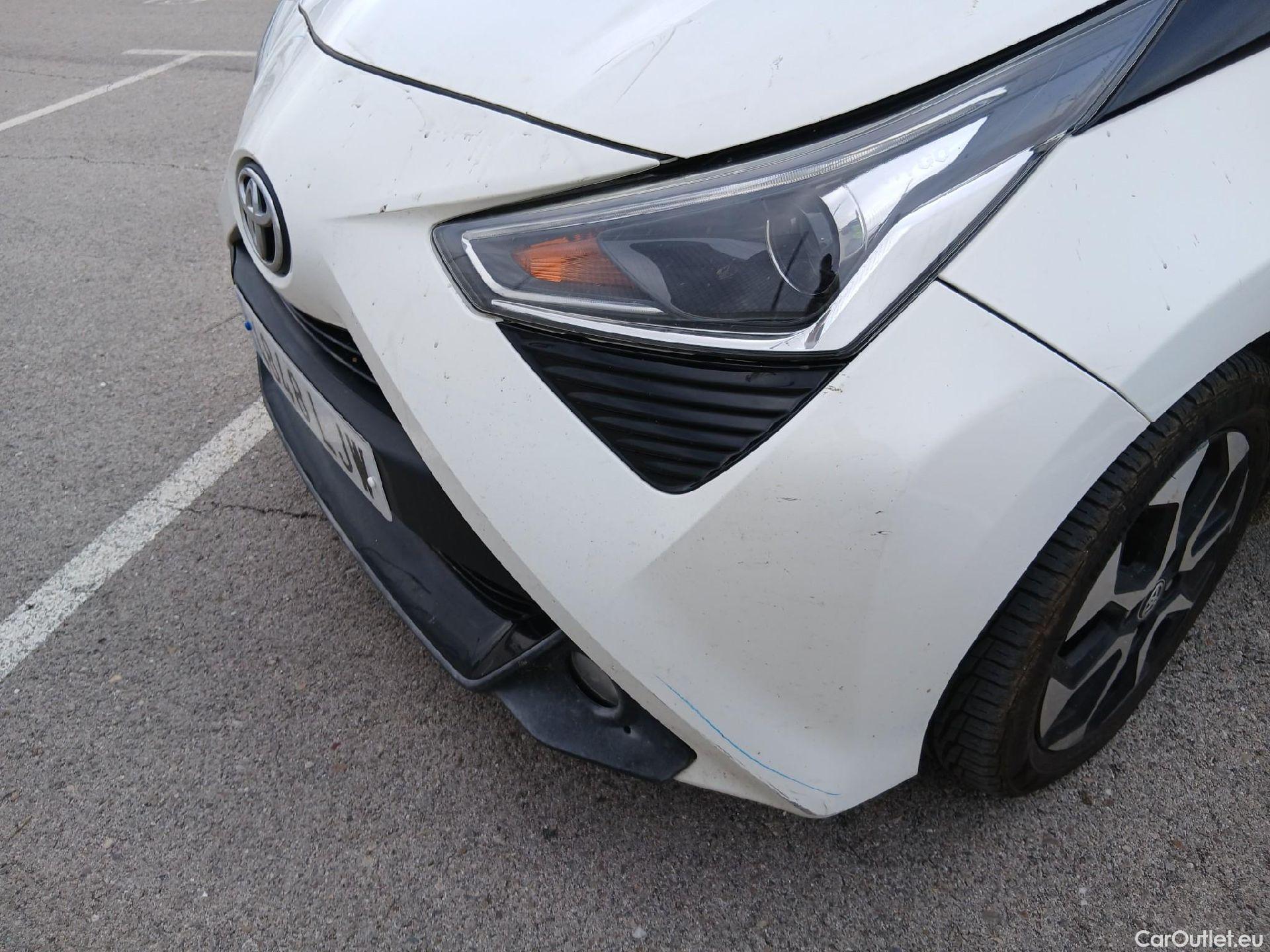  Toyota  Aygo TOYOTA  / 2018 / 5P / minicoche 1.0 70 x-play #2