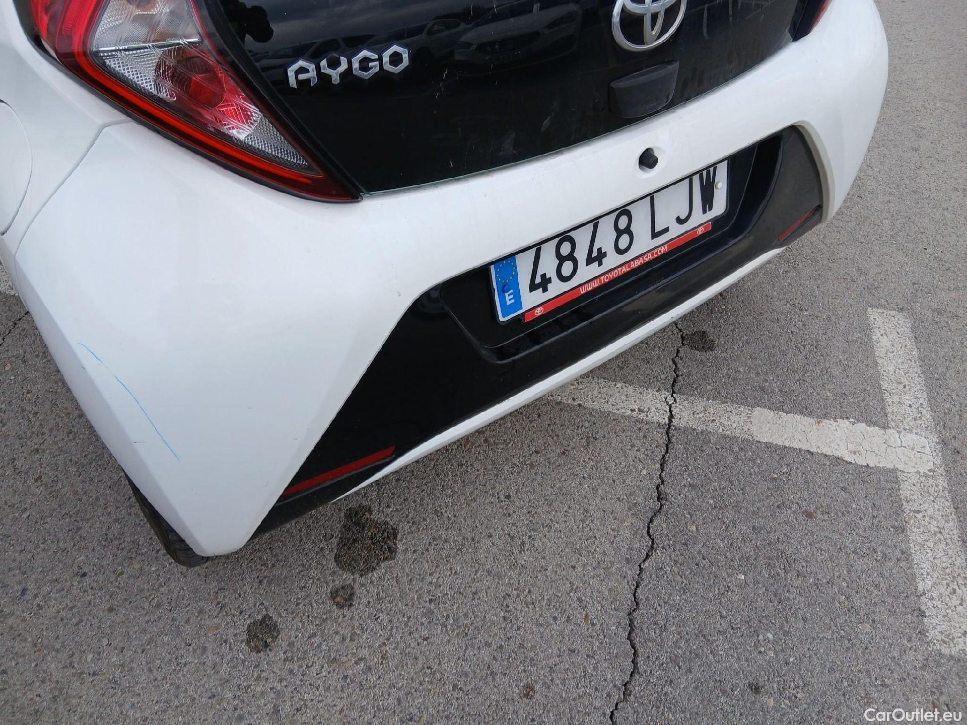  Toyota  Aygo TOYOTA  / 2018 / 5P / minicoche 1.0 70 x-play #21