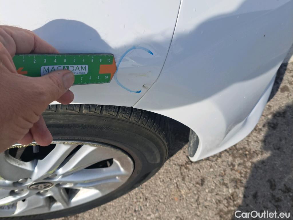  Toyota  Yaris TOYOTA  / 2020 / 5P / berlina con portón 1.5 120H Business Plus #11