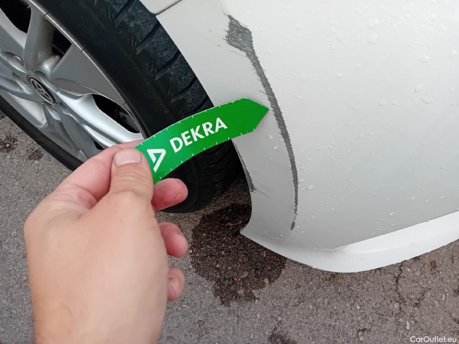  Toyota  Yaris TOYOTA  / 2020 / 5P / berlina con portón 1.5 120H Business Plus #1