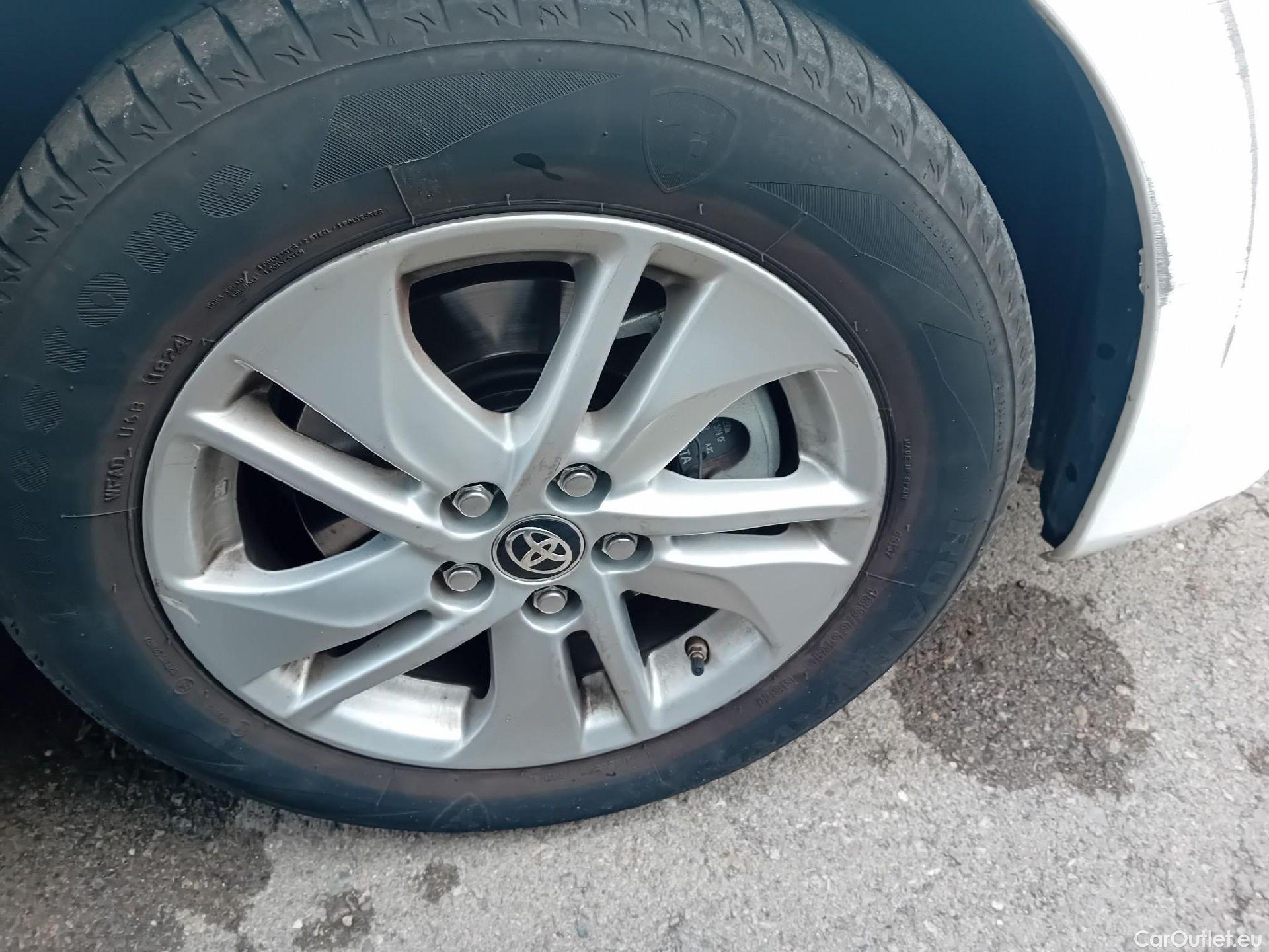  Toyota  Yaris TOYOTA  / 2020 / 5P / berlina con portón 1.5 120H Business Plus #24