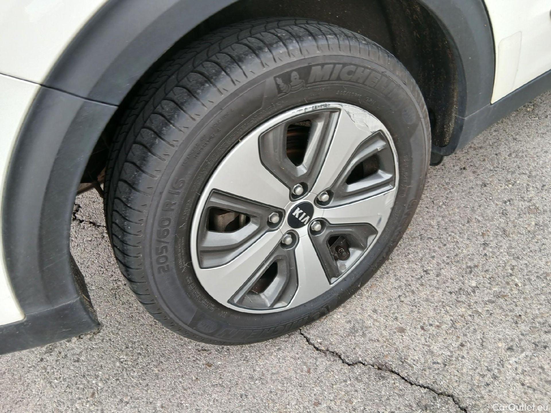  KIA  Niro KIA  Hïbrido Enchufable / 2016 / 5P / crossover 1.6 GDi Híbrido Enchufable 104kW Drive #11