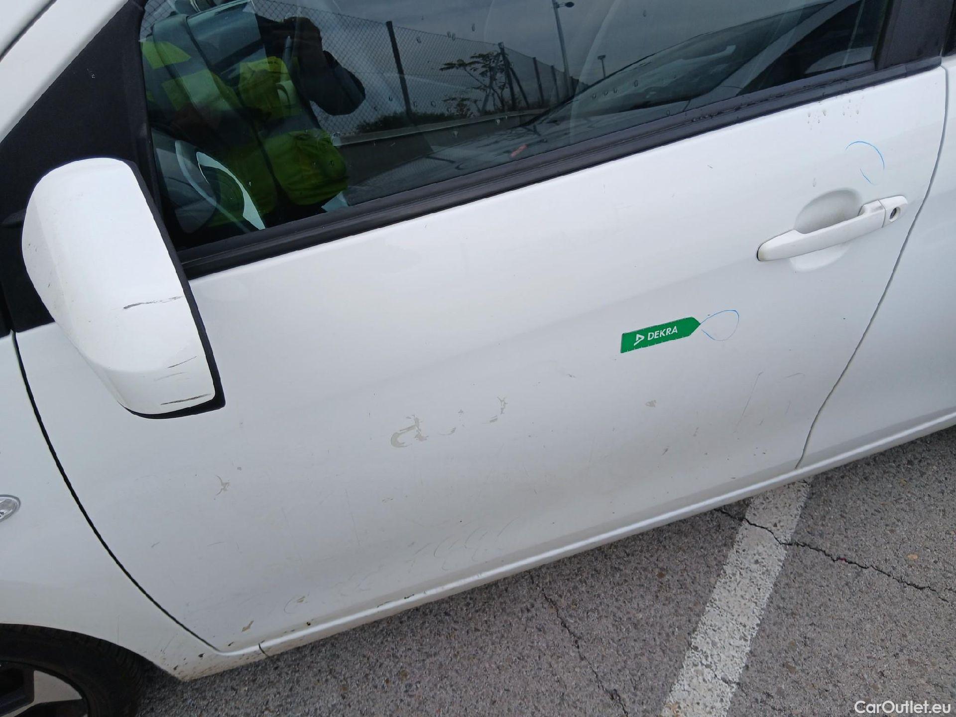  Toyota  Aygo TOYOTA  / 2018 / 5P / minicoche 1.0 70 x-play #9