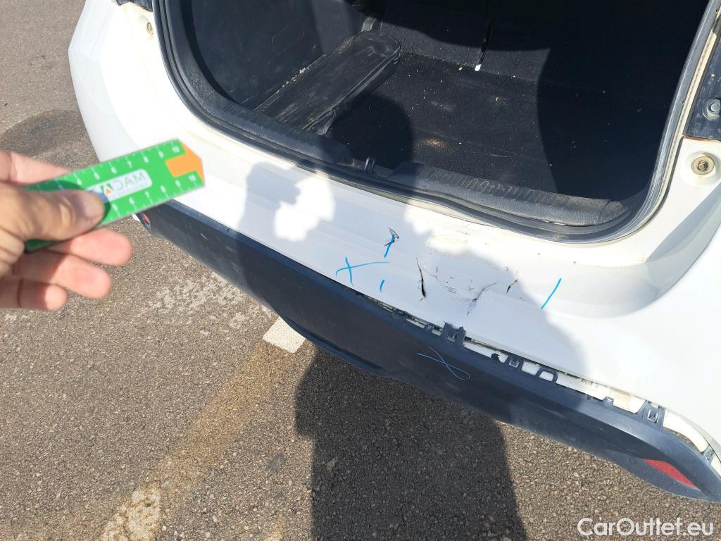  Toyota  Yaris TOYOTA  / 2020 / 5P / berlina con portón 1.5 120H Business Plus #3