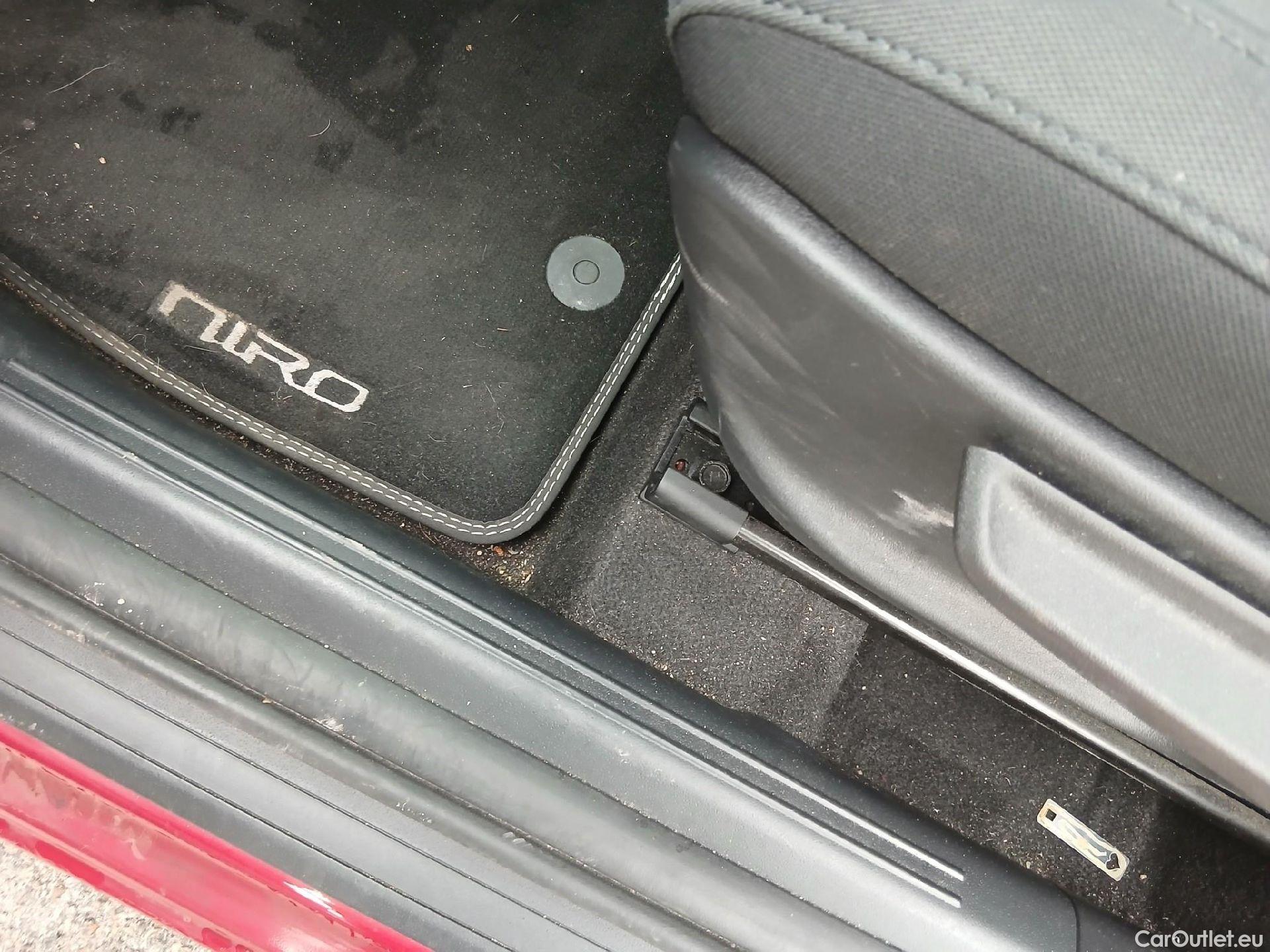  KIA  Niro KIA  / 2022 / 5P / crossover 1.6 GDi HEV 104kW (141CV) Concept #3