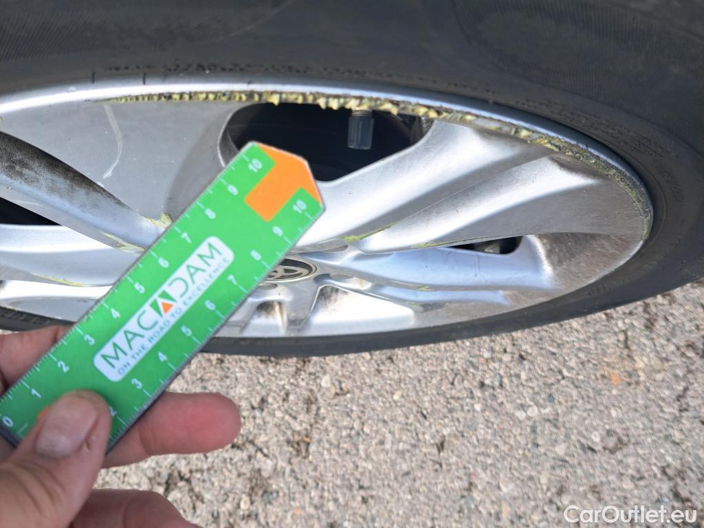  Toyota  Yaris TOYOTA  / 2020 / 5P / berlina con portón 1.5 120H Business Plus #26