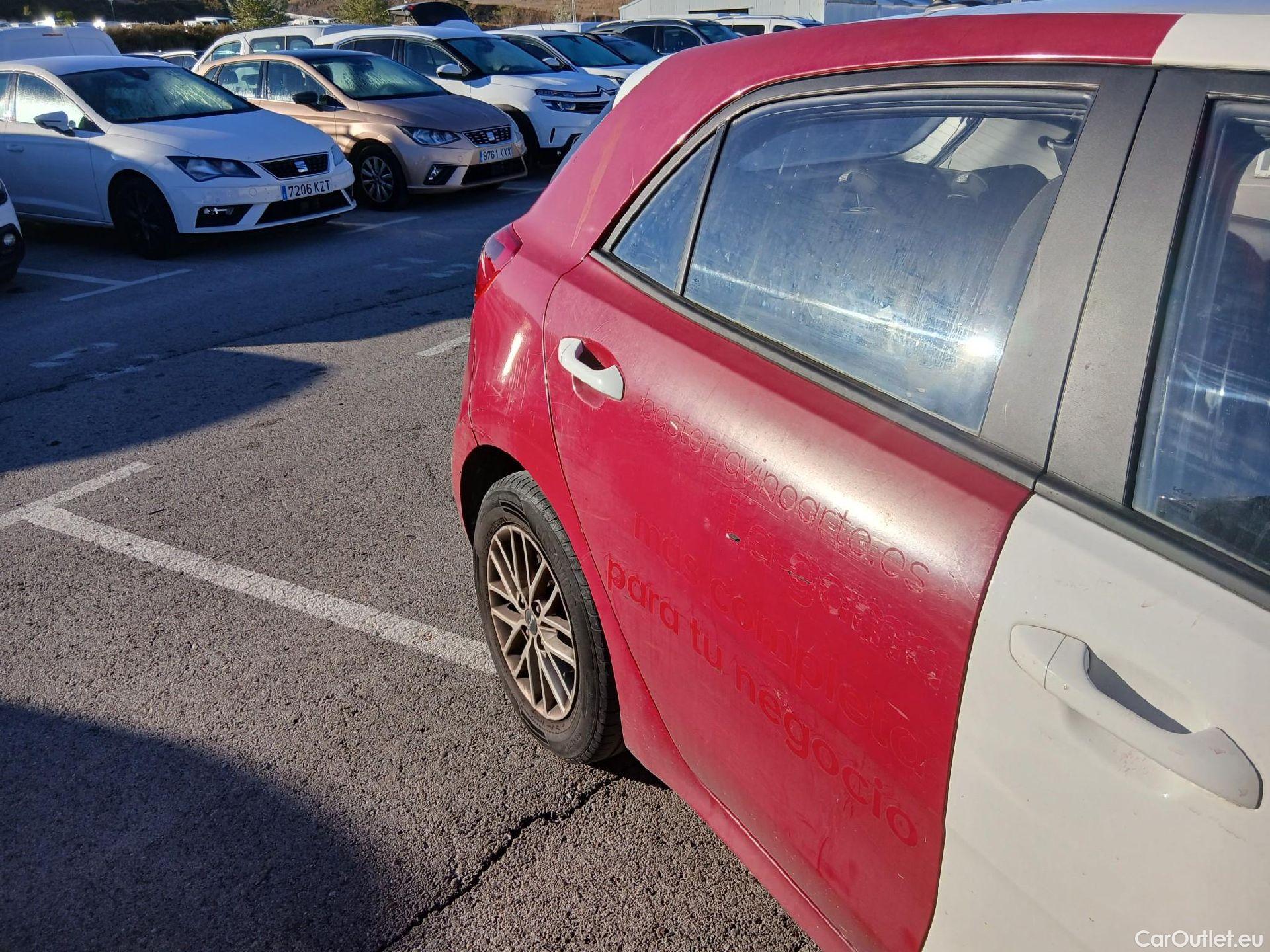  KIA  Rio KIA  / 2020 / 5P / berlina con portón 1.0 T-GDi 74kW (100CV) MHEV iMT Concept #34