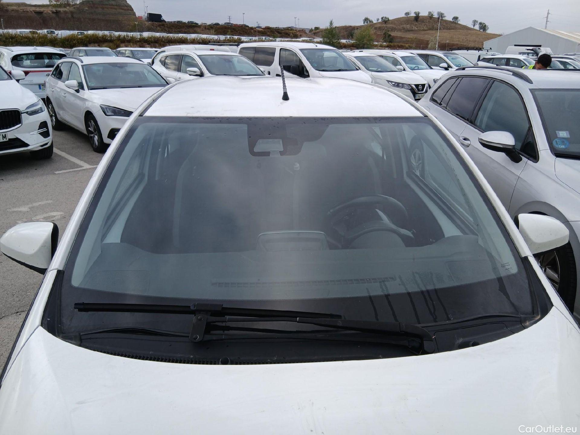  Toyota  Aygo TOYOTA  / 2018 / 5P / minicoche 1.0 70 x-play #5