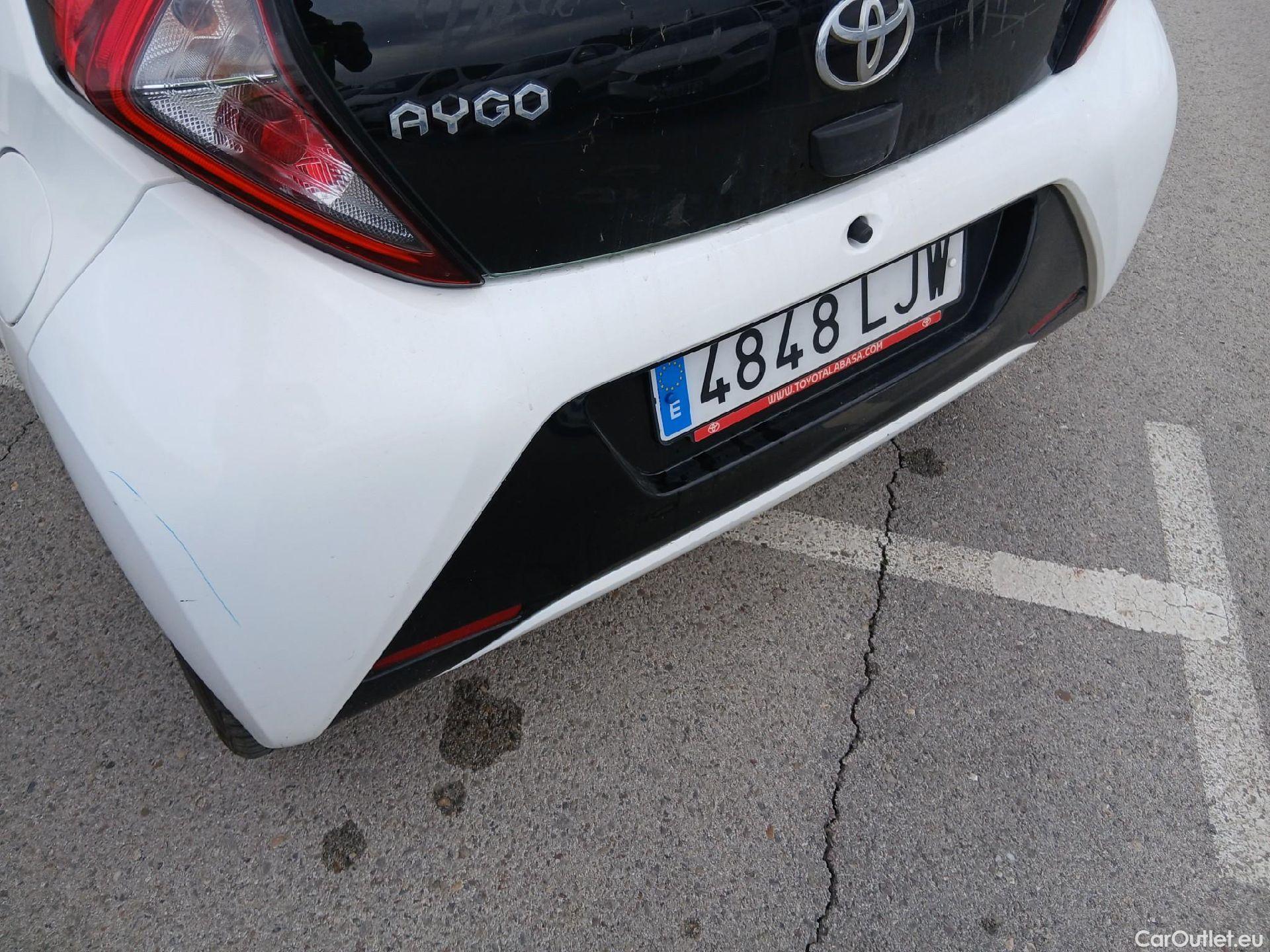  Toyota  Aygo TOYOTA  / 2018 / 5P / minicoche 1.0 70 x-play #19