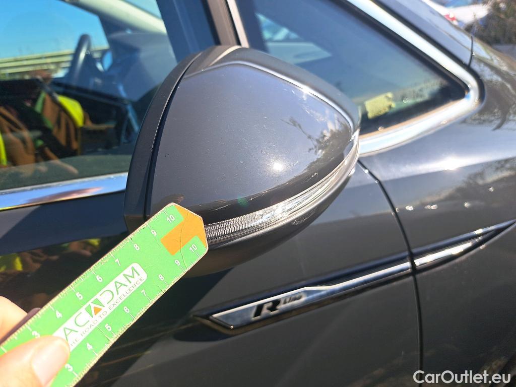  Volkswagen  Touran VOLKSWAGEN  / 2015 / 5P / monovolumen compacto Sport 2.0 TDI 110kW (150CV) #42