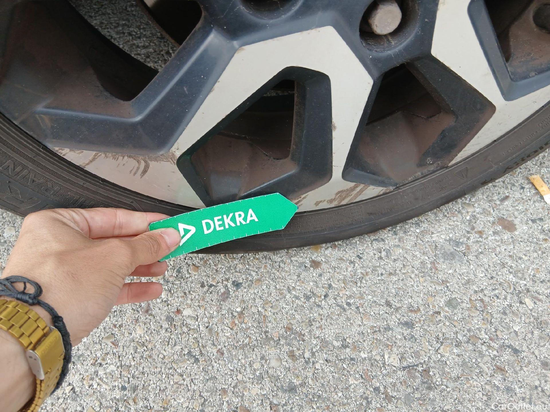  Toyota  Aygo TOYOTA  / 2018 / 5P / minicoche 1.0 70 x-play #33