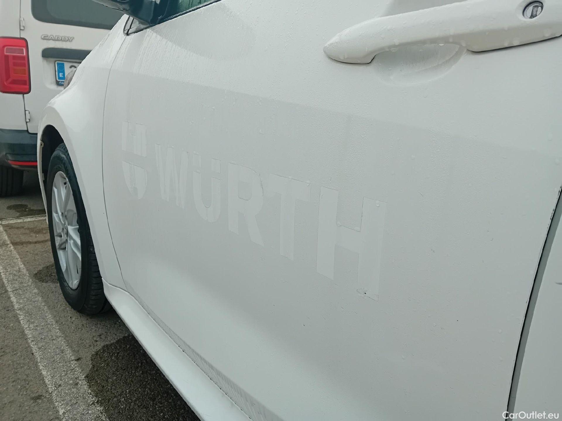  Toyota  Yaris TOYOTA  / 2020 / 5P / berlina con portón 1.5 120H Business Plus #9