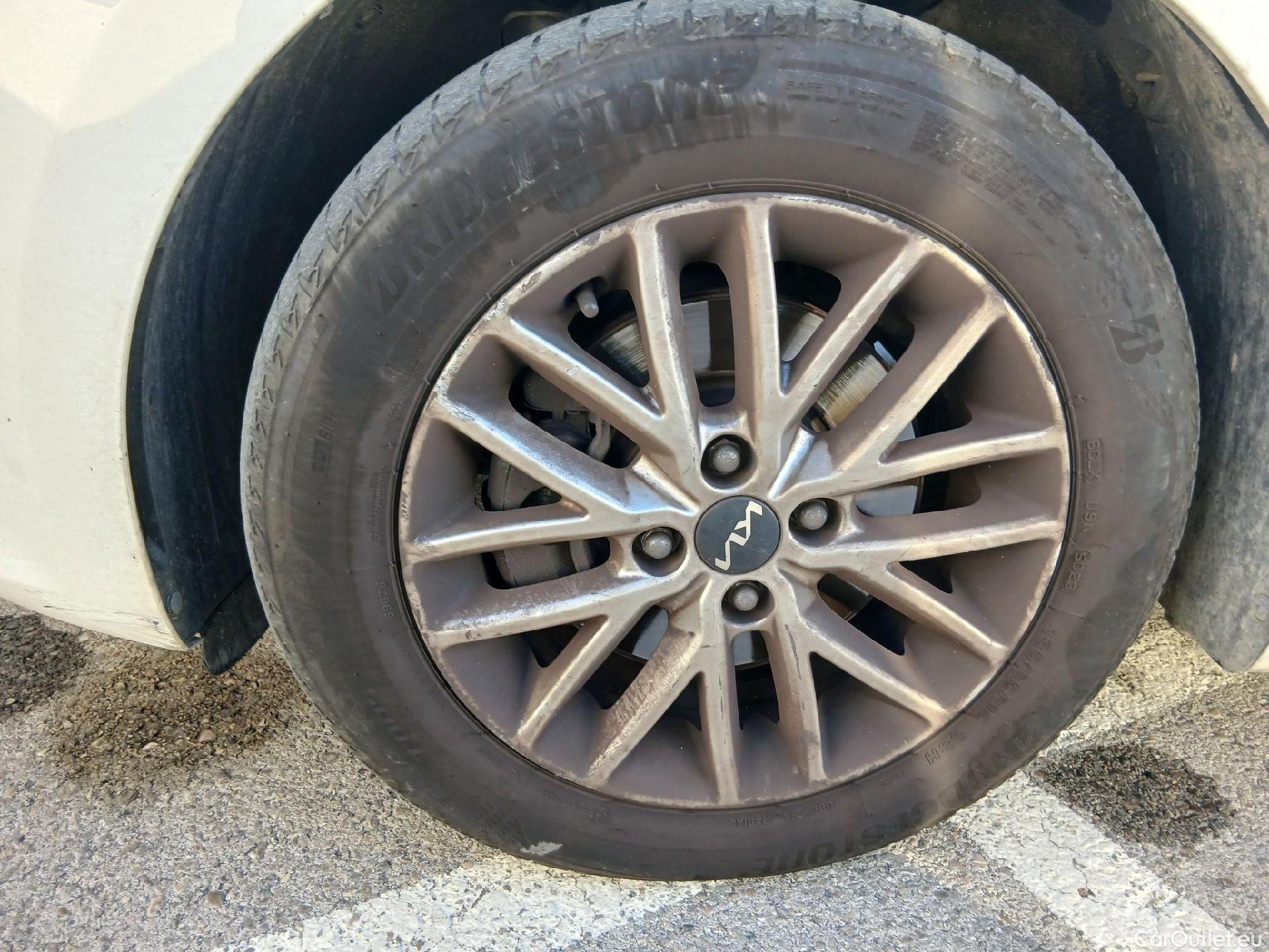  KIA  Rio KIA  / 2020 / 5P / berlina con portón 1.0 T-GDi 74kW (100CV) MHEV iMT Concept #6