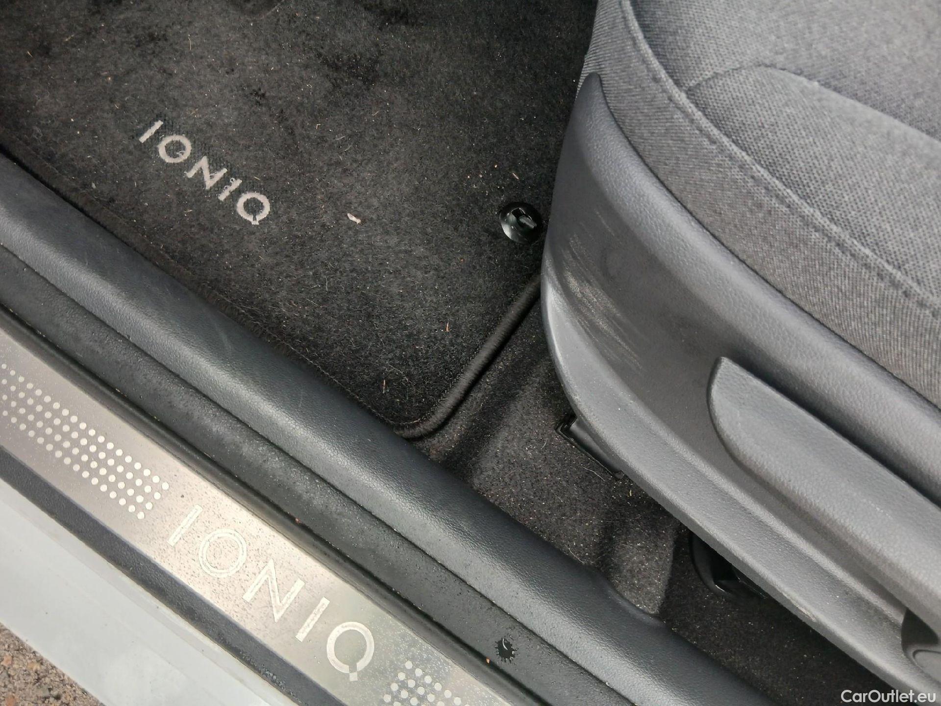  Hyundai   Ioniq HYUNDAI / 2019 / 5P / berlina con portón 1.6 GDI HEV Tecno DCT #2