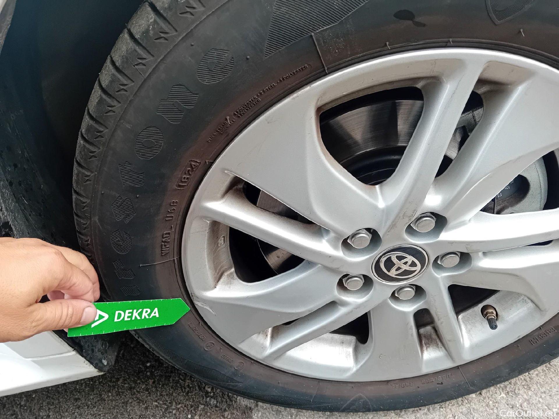  Toyota  Yaris TOYOTA  / 2020 / 5P / berlina con portón 1.5 120H Business Plus #23