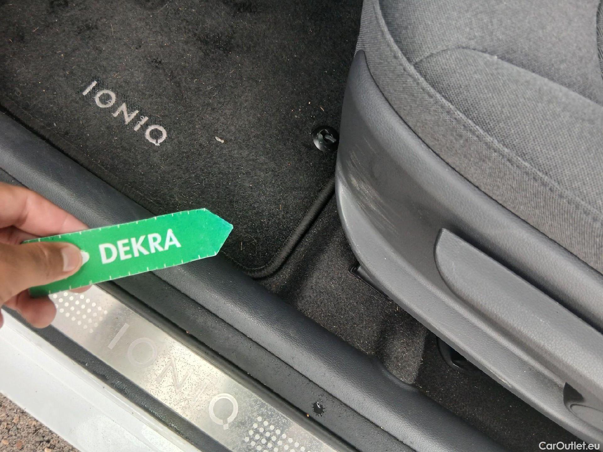  Hyundai   Ioniq HYUNDAI / 2019 / 5P / berlina con portón 1.6 GDI HEV Tecno DCT #3