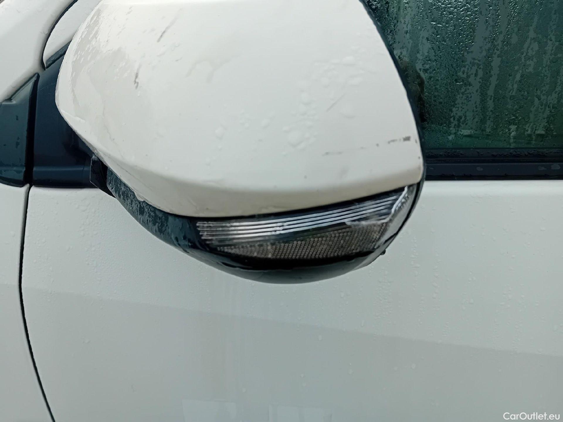  Toyota  Yaris TOYOTA  / 2020 / 5P / berlina con portón 1.5 120H Business Plus #5