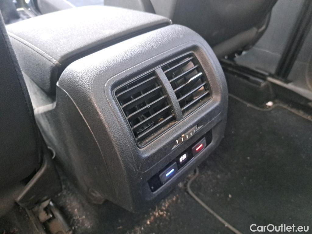  Volkswagen  Touran VOLKSWAGEN  / 2015 / 5P / monovolumen compacto Sport 2.0 TDI 110kW (150CV) #8