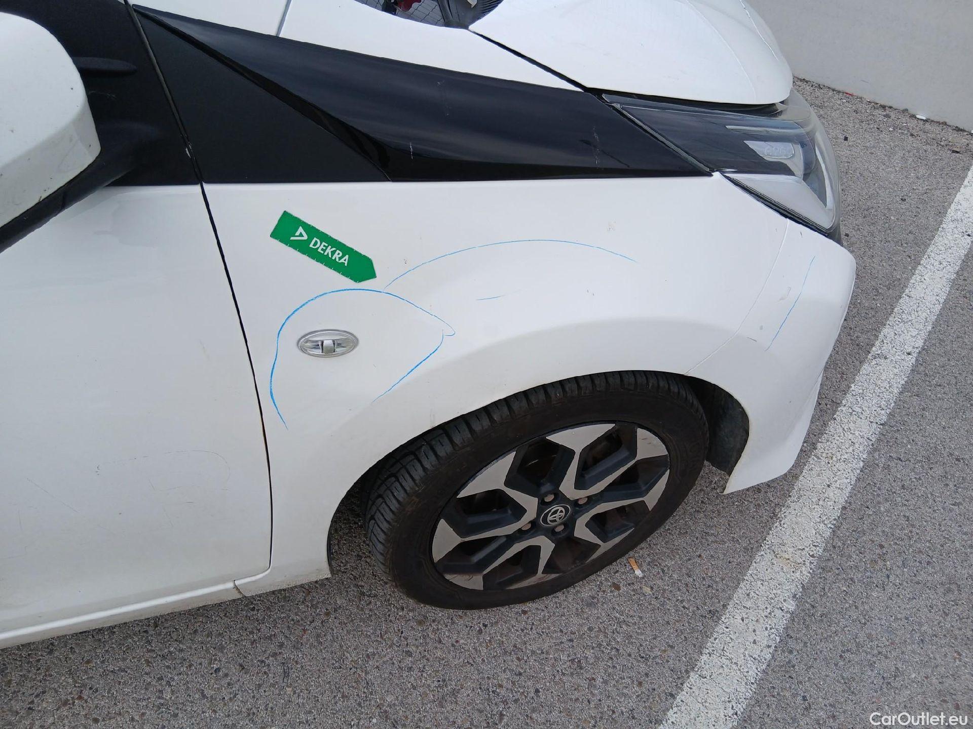  Toyota  Aygo TOYOTA  / 2018 / 5P / minicoche 1.0 70 x-play #32