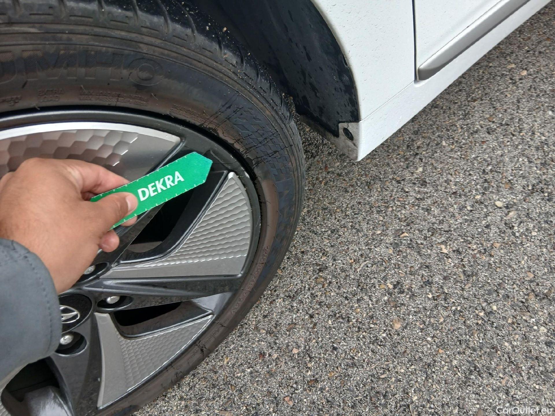  Hyundai   Ioniq HYUNDAI / 2019 / 5P / berlina con portón 1.6 GDI HEV Tecno DCT #12