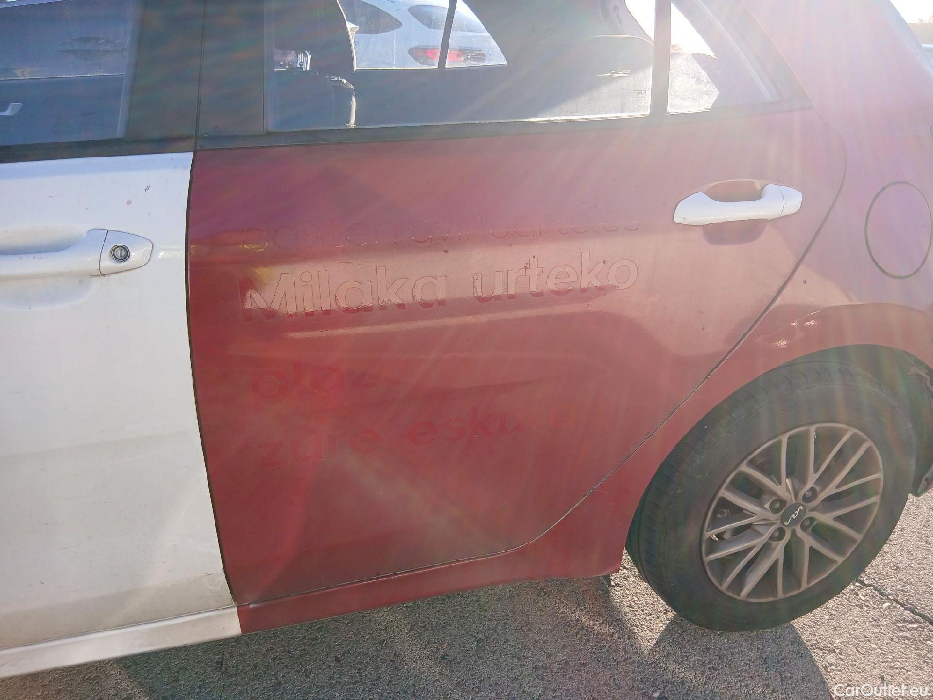  KIA  Rio KIA  / 2020 / 5P / berlina con portón 1.0 T-GDi 74kW (100CV) MHEV iMT Concept #13