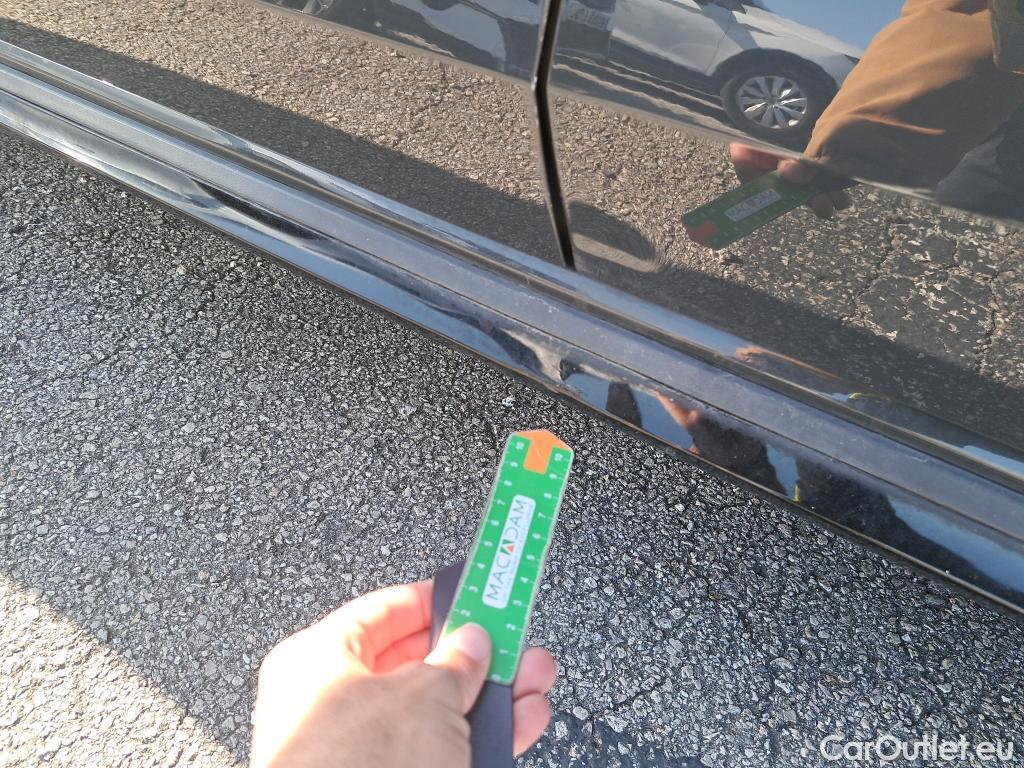  Volkswagen  Touran VOLKSWAGEN  / 2015 / 5P / monovolumen compacto Sport 2.0 TDI 110kW (150CV) #16