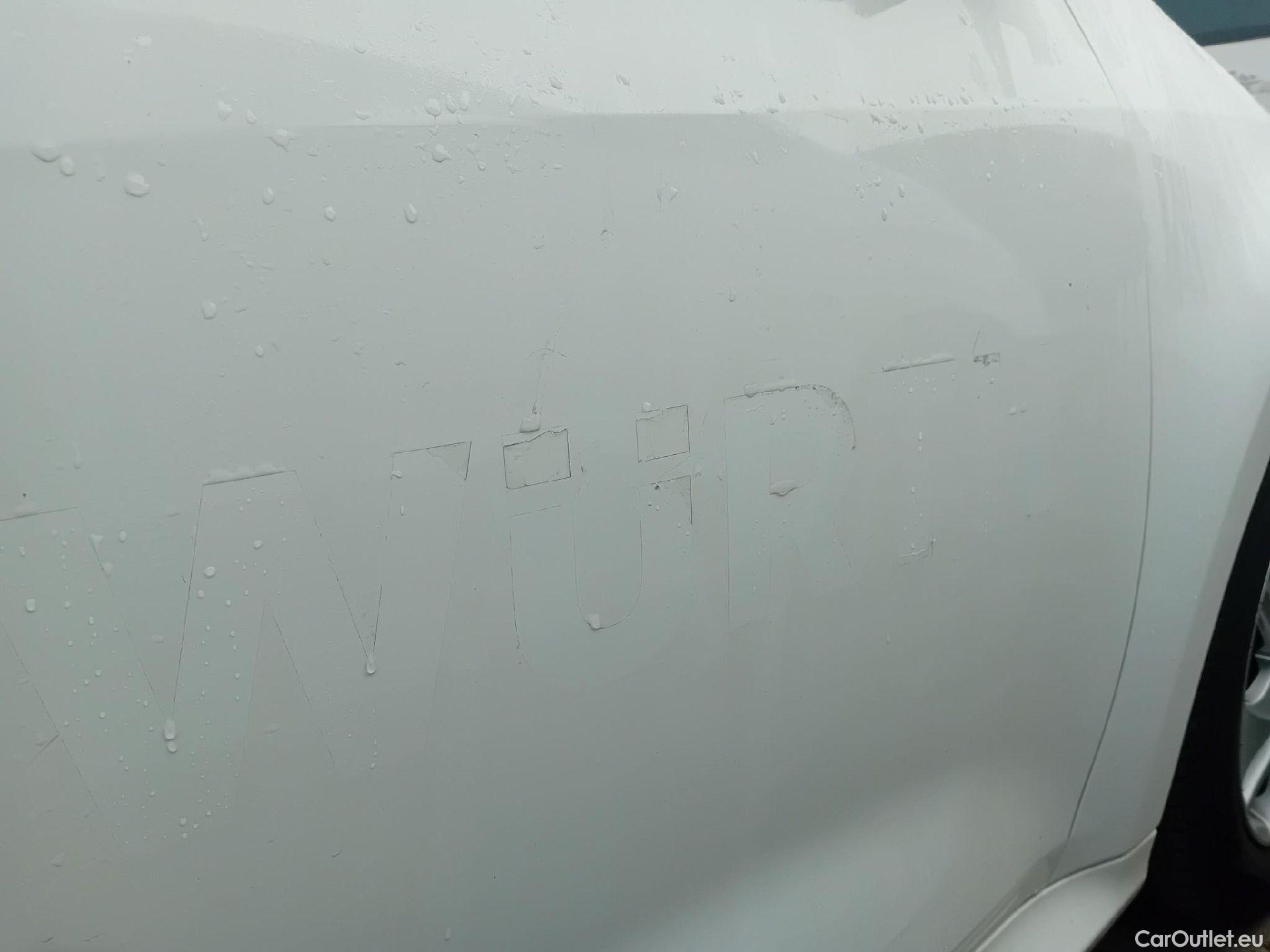  Toyota  Yaris TOYOTA  / 2020 / 5P / berlina con portón 1.5 120H Business Plus #19