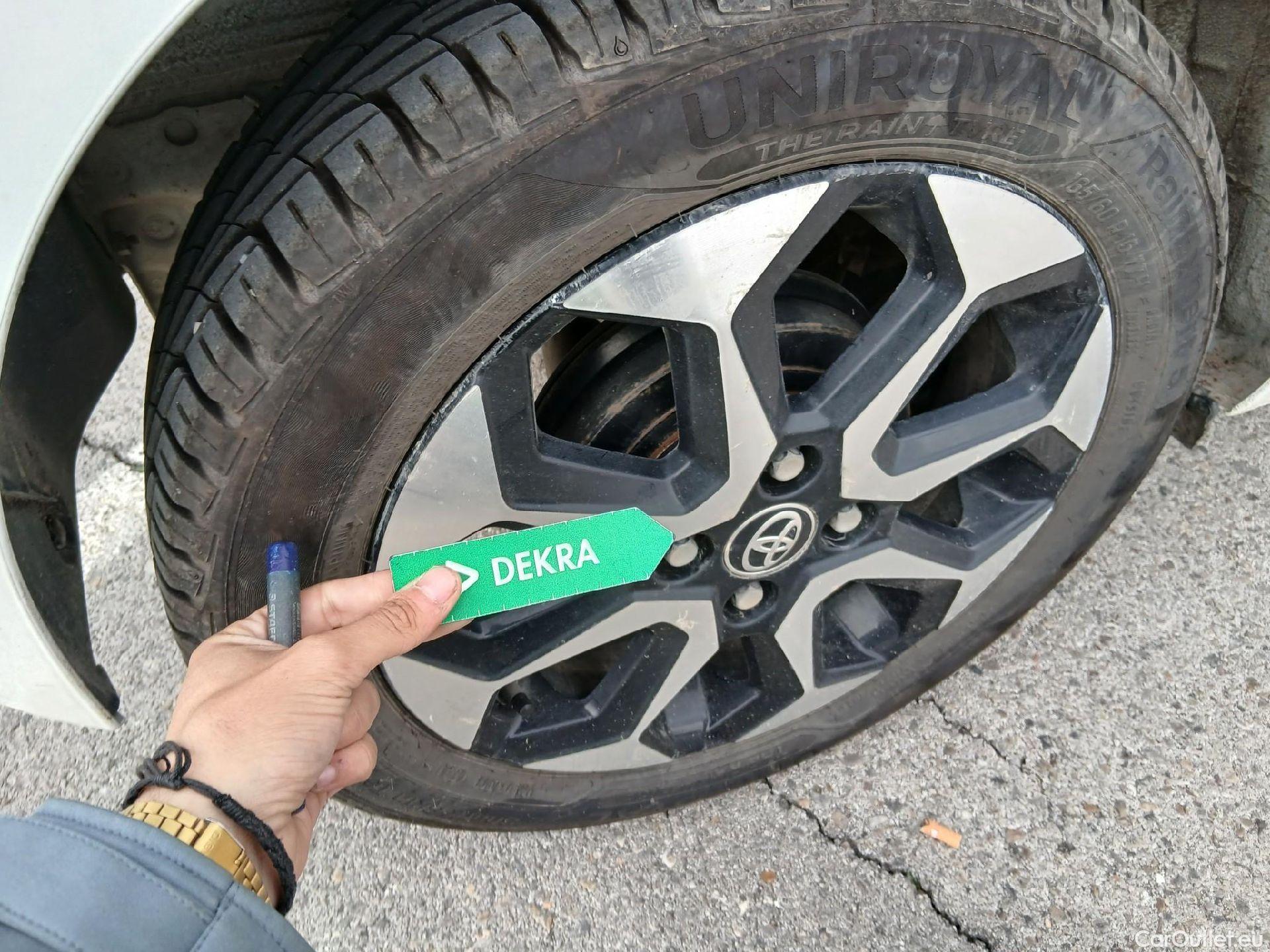  Toyota  Aygo TOYOTA  / 2018 / 5P / minicoche 1.0 70 x-play #24