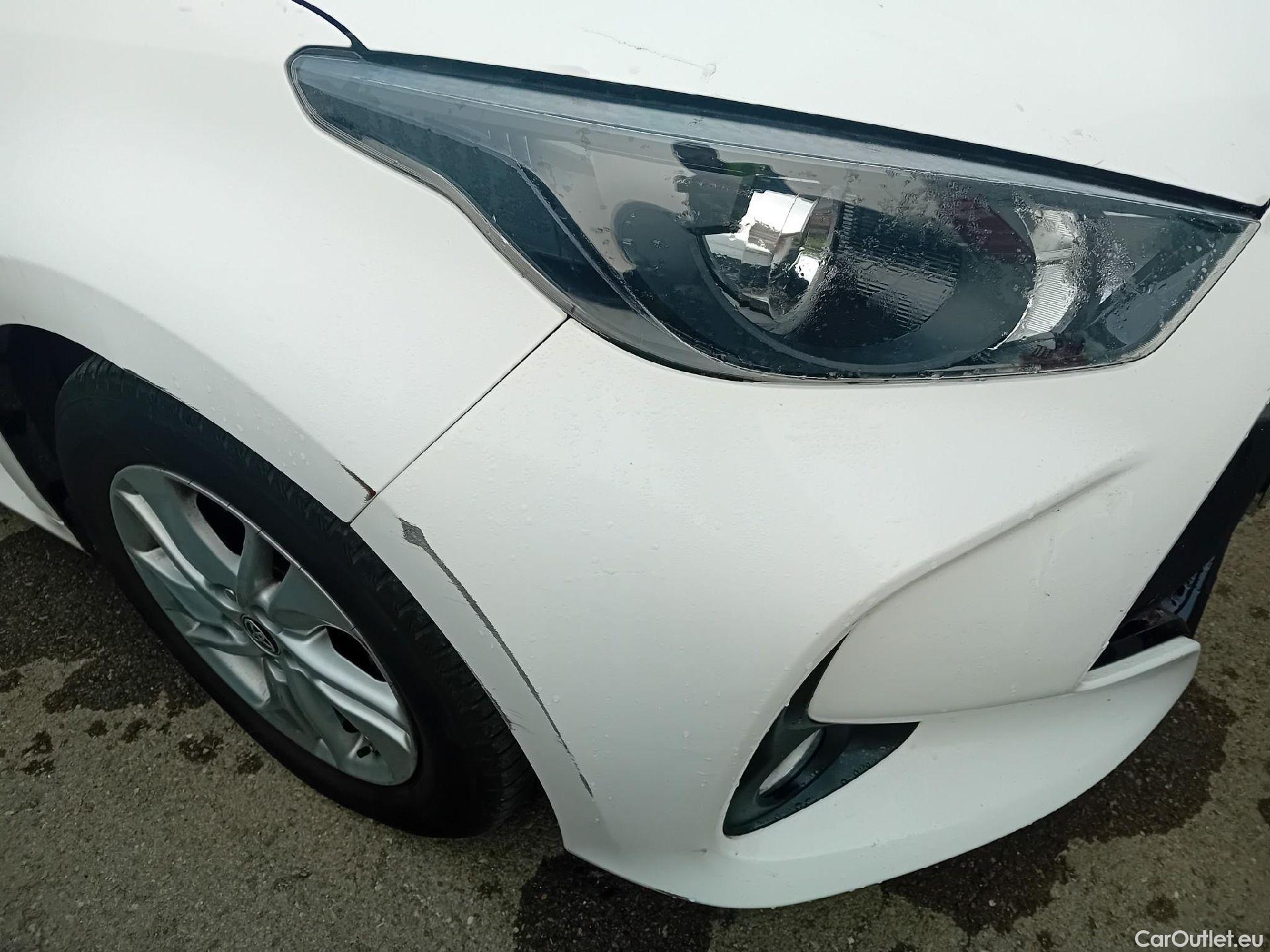  Toyota  Yaris TOYOTA  / 2020 / 5P / berlina con portón 1.5 120H Business Plus #2