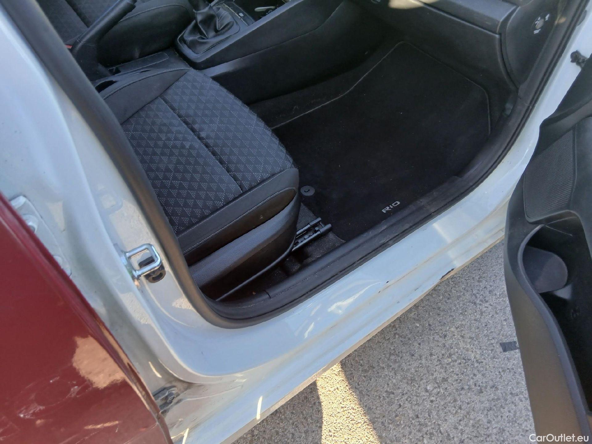  KIA  Rio KIA  / 2020 / 5P / berlina con portón 1.0 T-GDi 74kW (100CV) MHEV iMT Concept #36