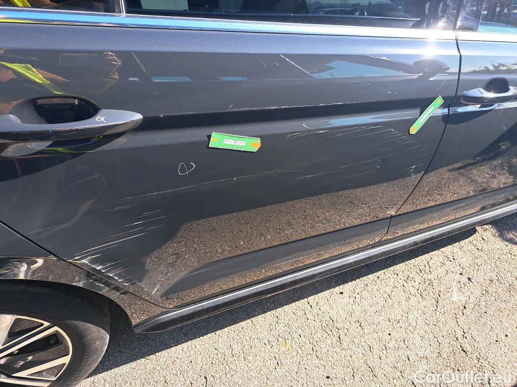  Volkswagen  Touran VOLKSWAGEN  / 2015 / 5P / monovolumen compacto Sport 2.0 TDI 110kW (150CV) #6