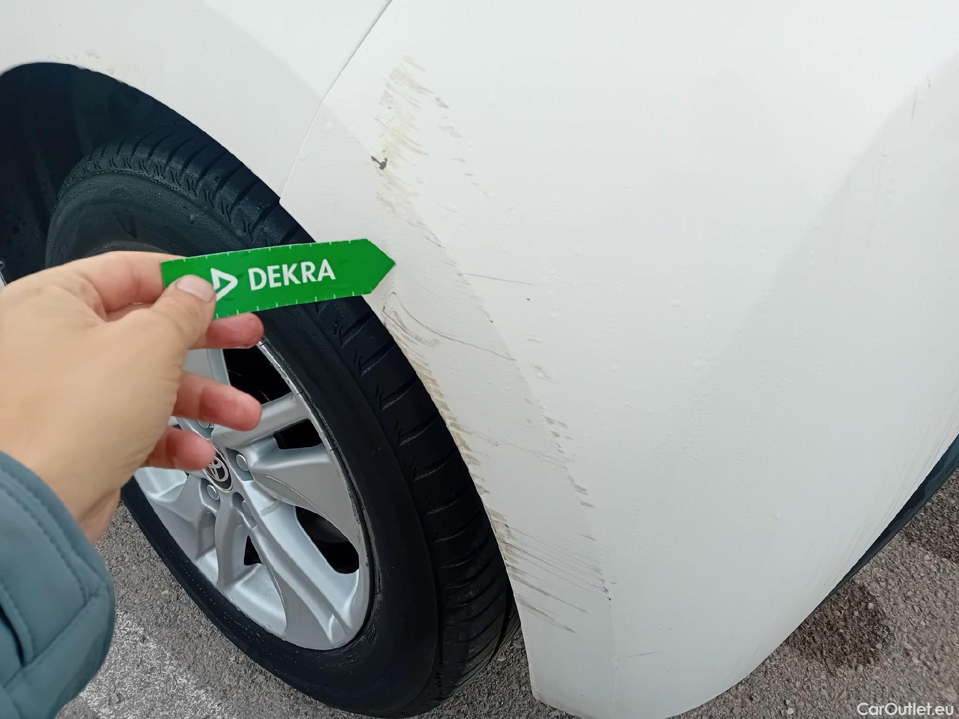  Toyota  Yaris TOYOTA  / 2020 / 5P / berlina con portón 1.5 120H Business Plus #13