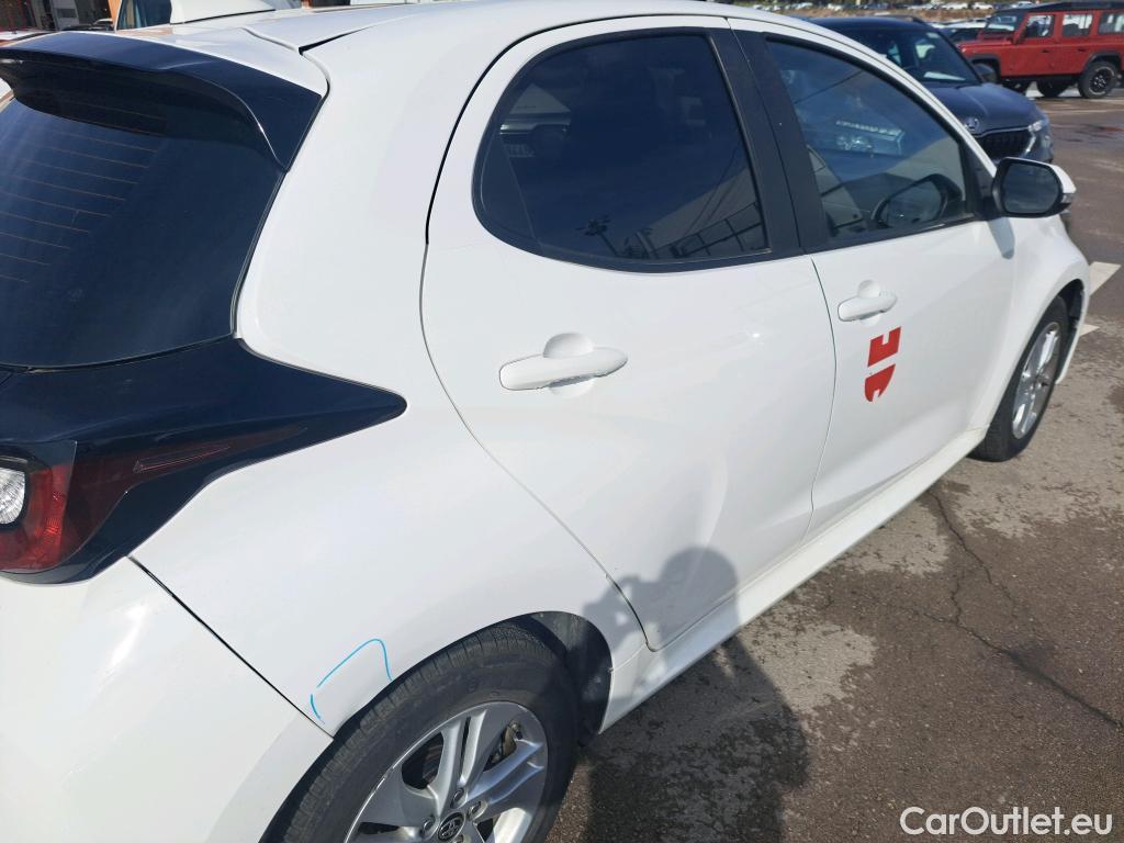  Toyota  Yaris TOYOTA  / 2020 / 5P / berlina con portón 1.5 120H Business Plus #22