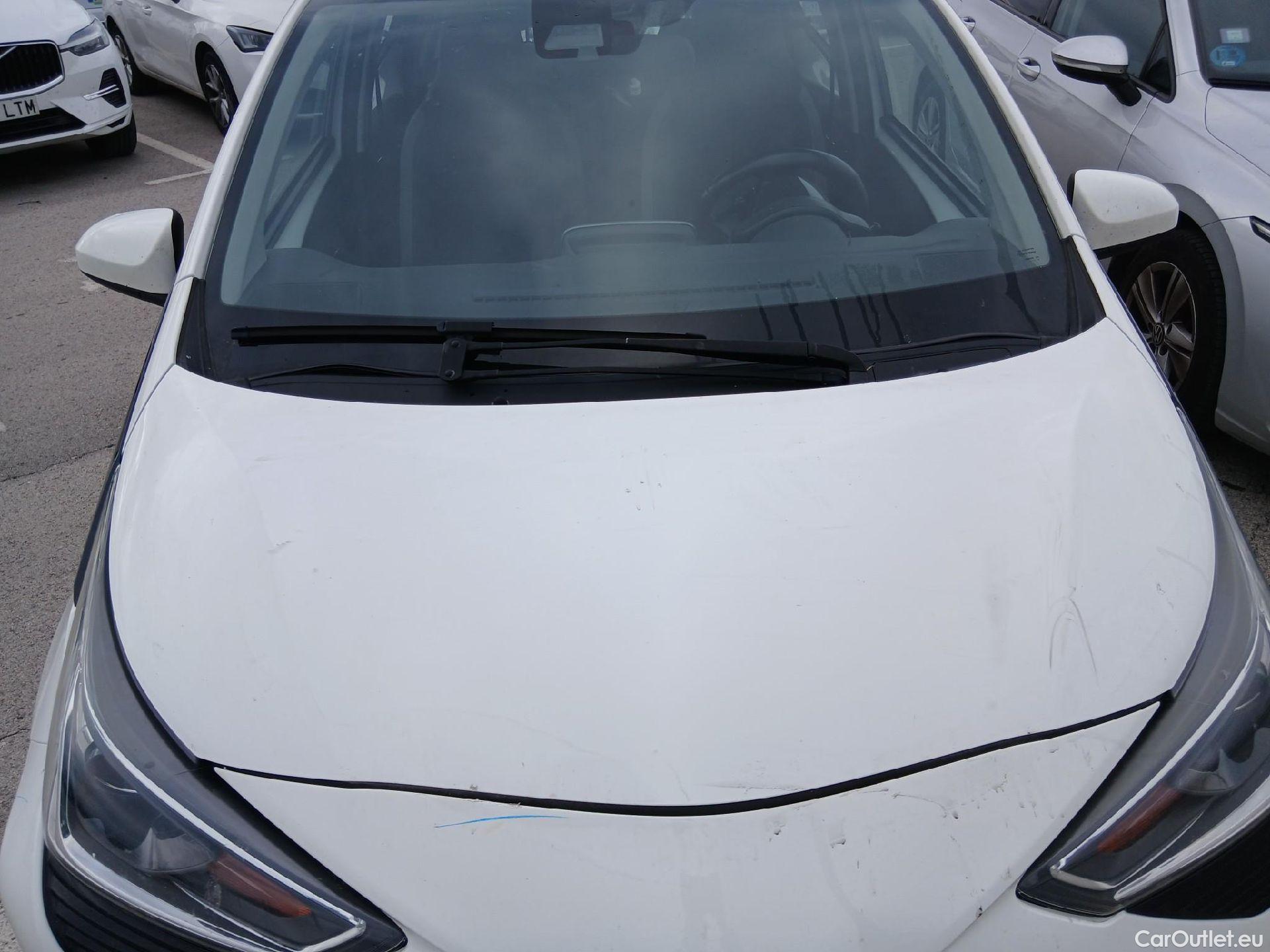  Toyota  Aygo TOYOTA  / 2018 / 5P / minicoche 1.0 70 x-play #4