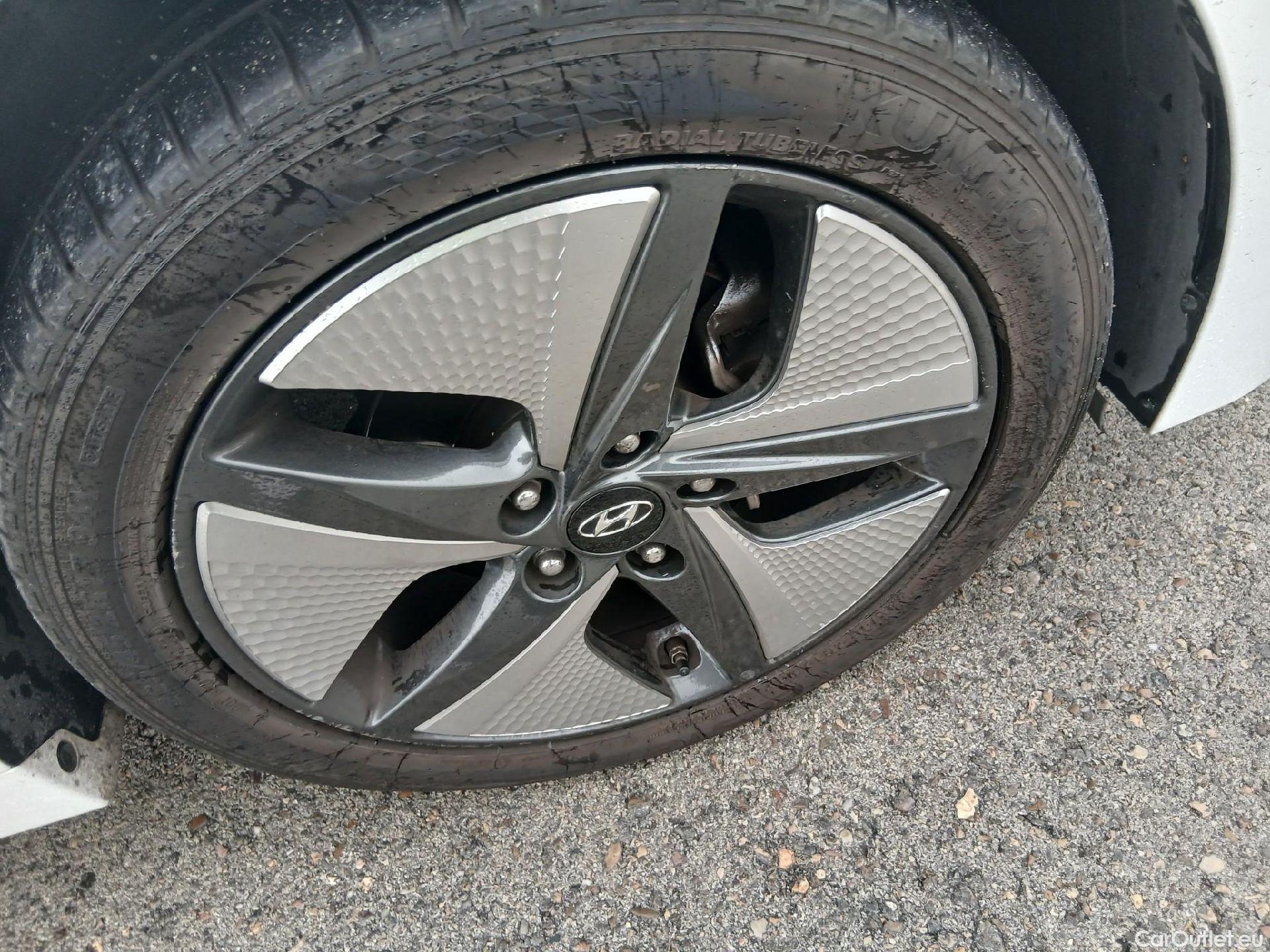  Hyundai   Ioniq HYUNDAI / 2019 / 5P / berlina con portón 1.6 GDI HEV Tecno DCT #23