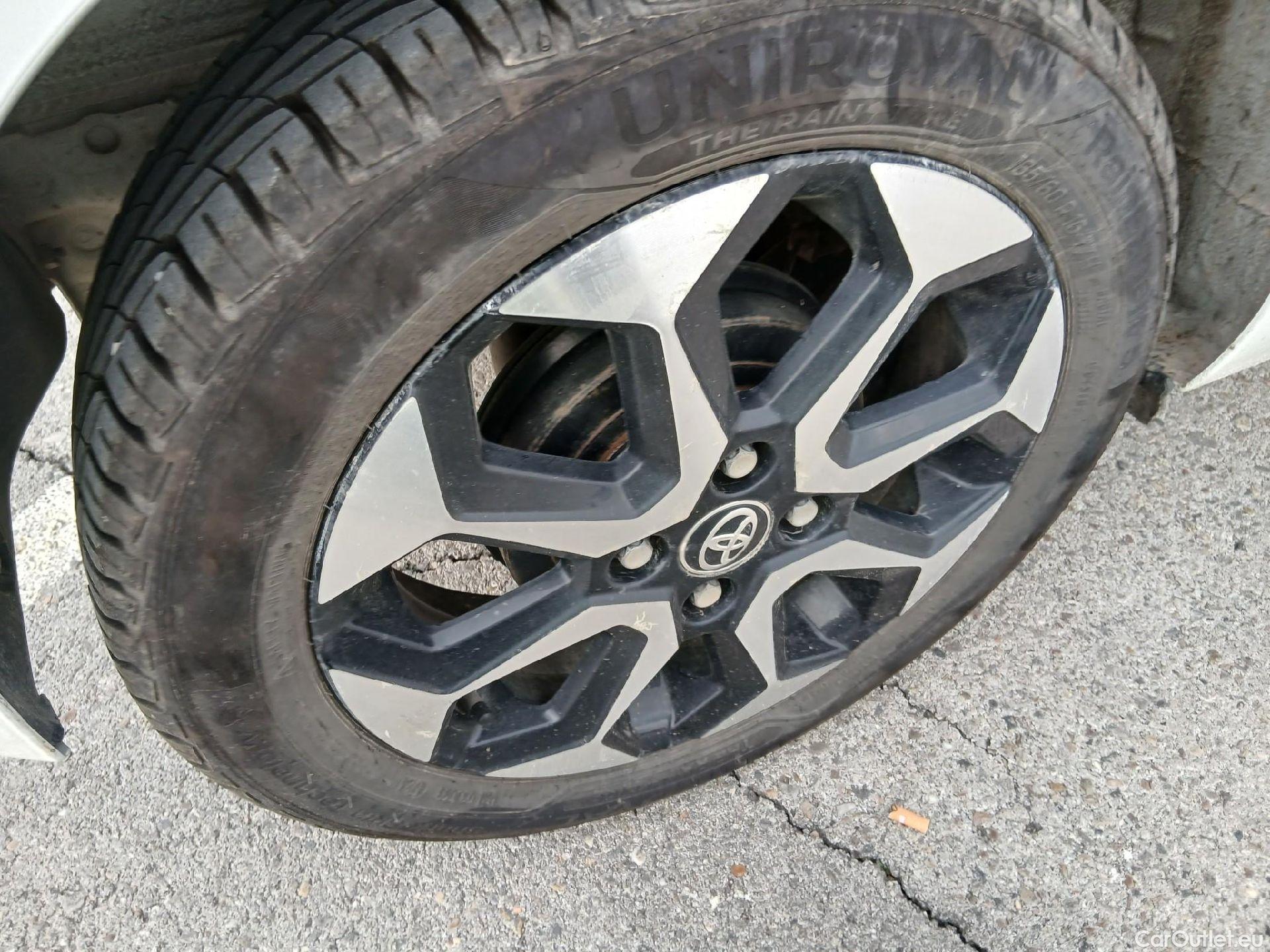  Toyota  Aygo TOYOTA  / 2018 / 5P / minicoche 1.0 70 x-play #23