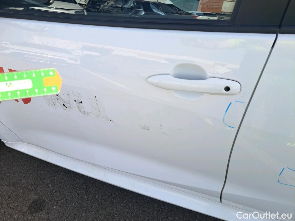  Toyota  Yaris TOYOTA  / 2020 / 5P / berlina con portón 1.5 120H Business Plus #16