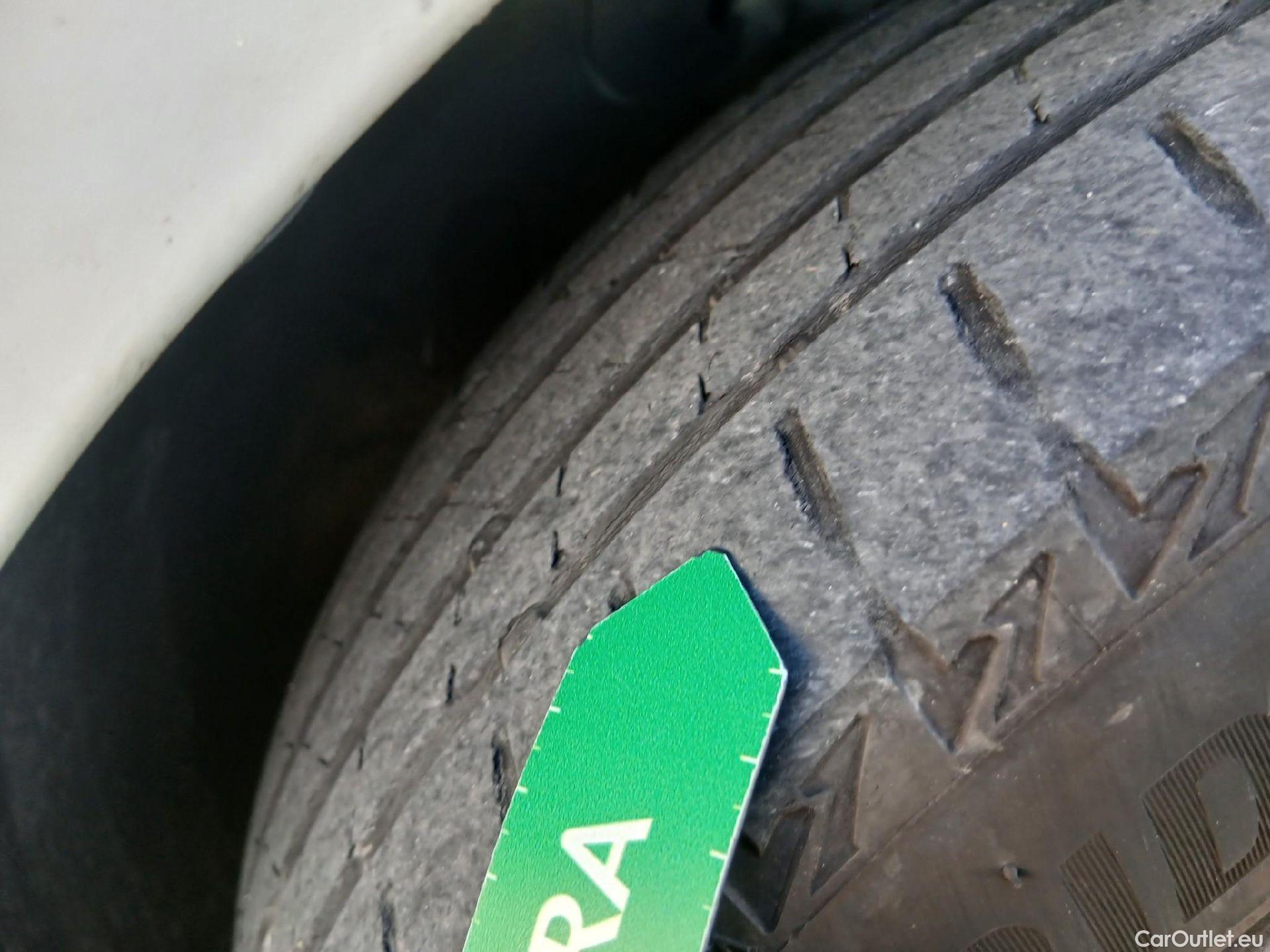  KIA  Rio KIA  / 2020 / 5P / berlina con portón 1.0 T-GDi 74kW (100CV) MHEV iMT Concept #9