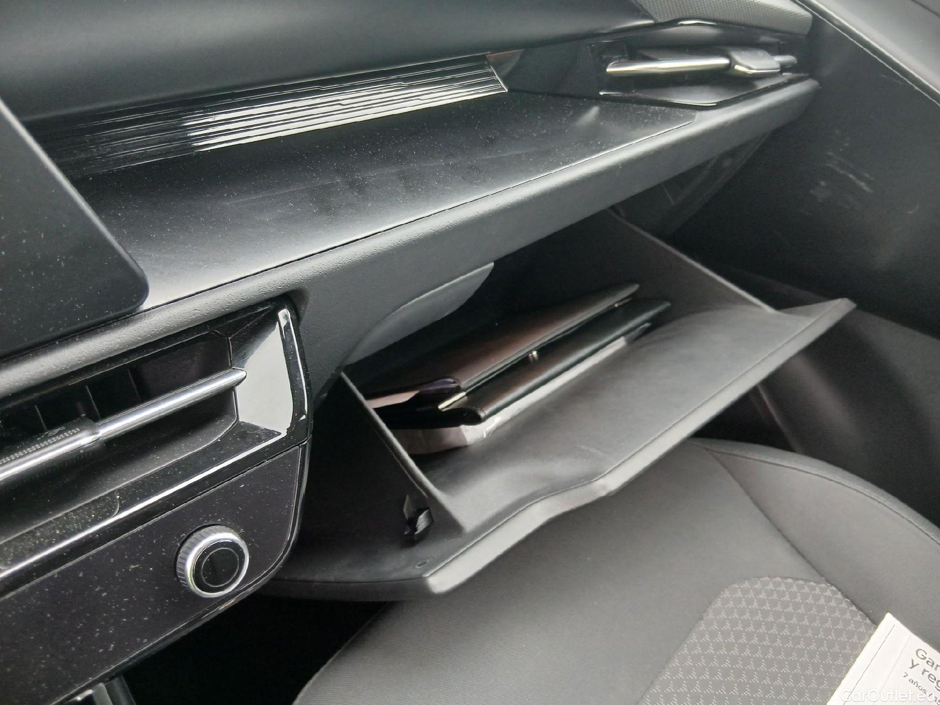  KIA  Niro KIA  / 2022 / 5P / crossover 1.6 GDi HEV 104kW (141CV) Concept #1