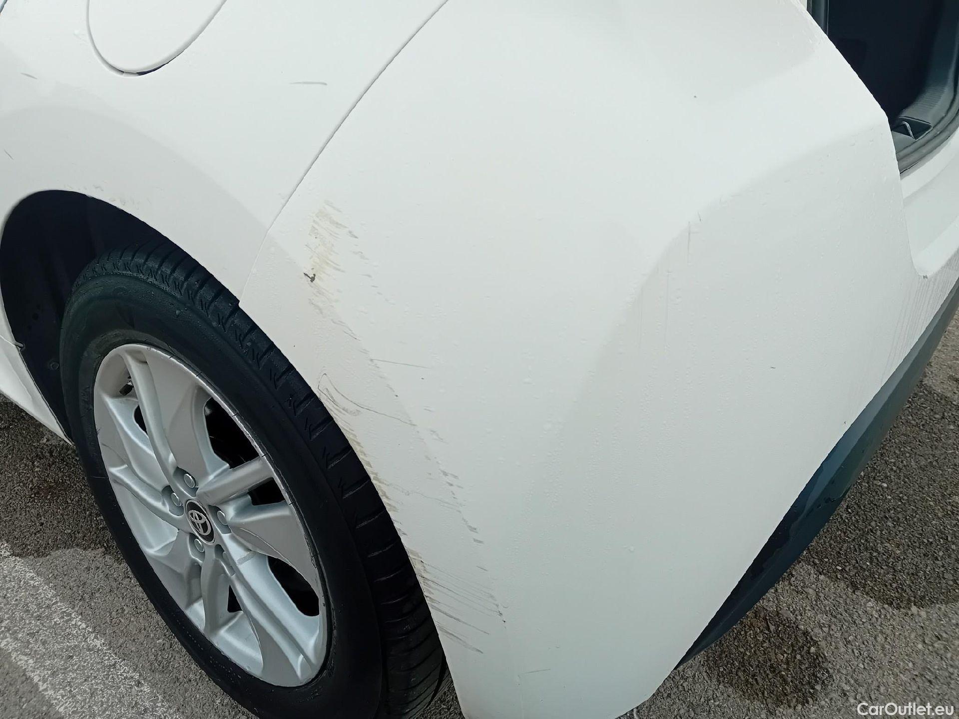  Toyota  Yaris TOYOTA  / 2020 / 5P / berlina con portón 1.5 120H Business Plus #14