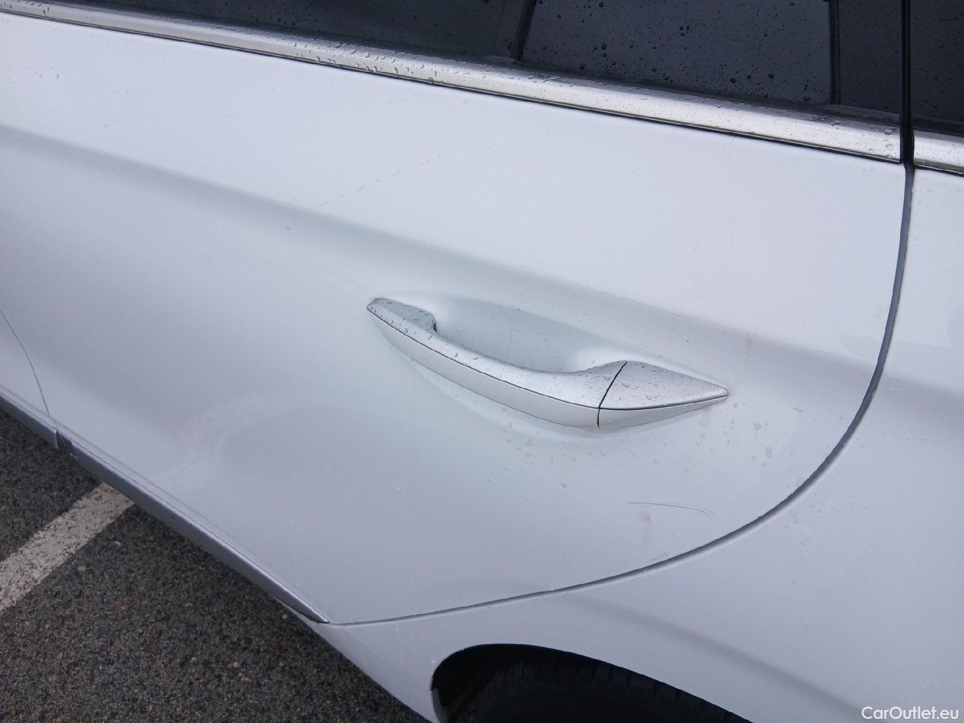  Hyundai   Ioniq HYUNDAI / 2019 / 5P / berlina con portón 1.6 GDI HEV Tecno DCT #14