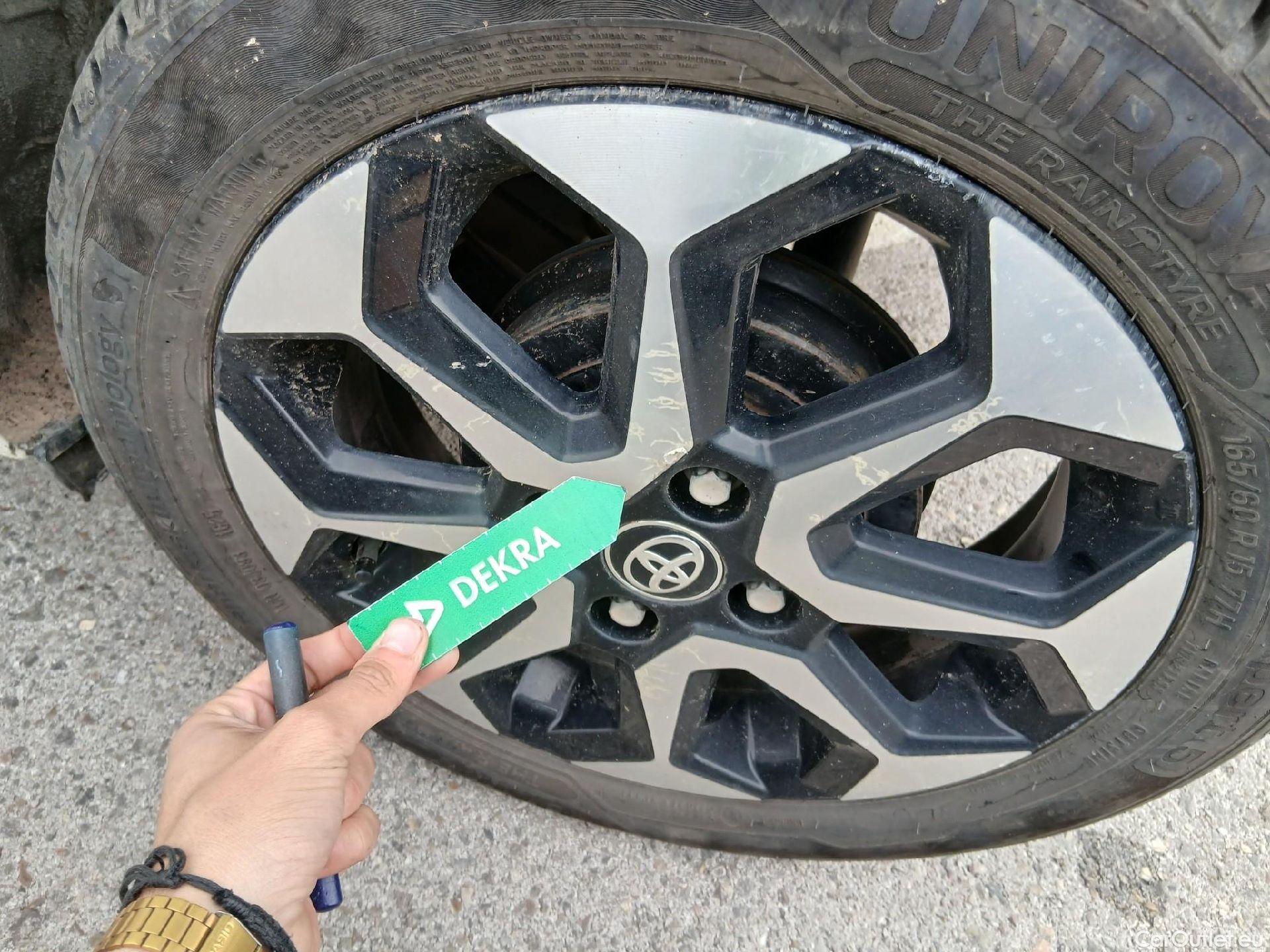  Toyota  Aygo TOYOTA  / 2018 / 5P / minicoche 1.0 70 x-play #15