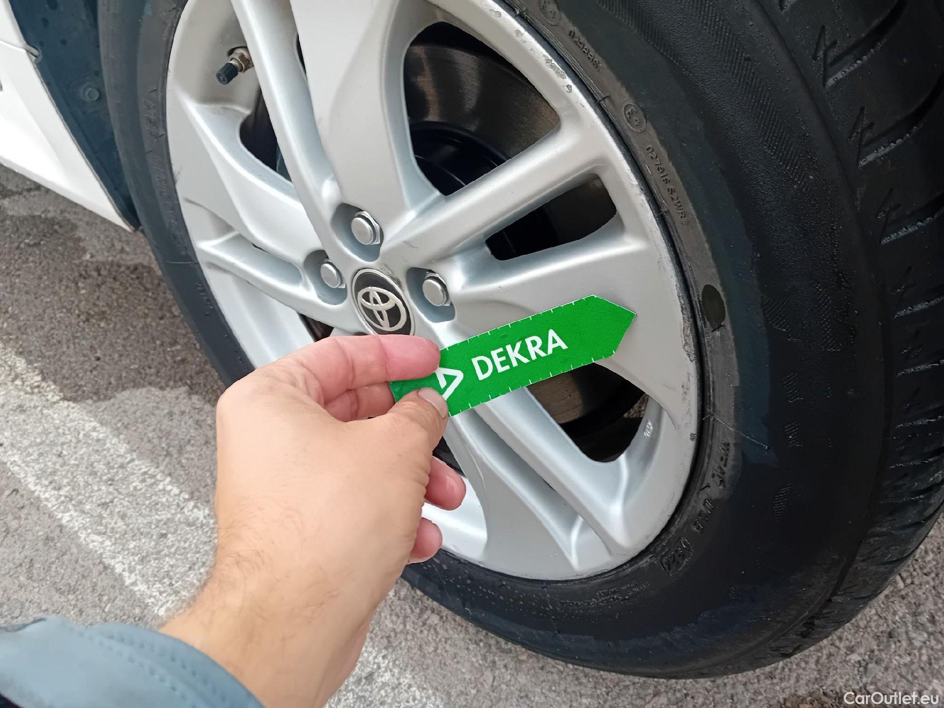  Toyota  Yaris TOYOTA  / 2020 / 5P / berlina con portón 1.5 120H Business Plus #11